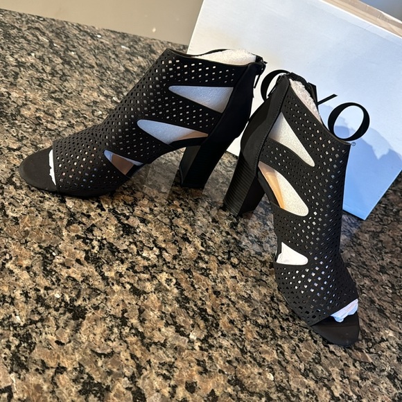 XOXO black Beamer peep toe bootie NIB 8.5 - Picture 9 of 10
